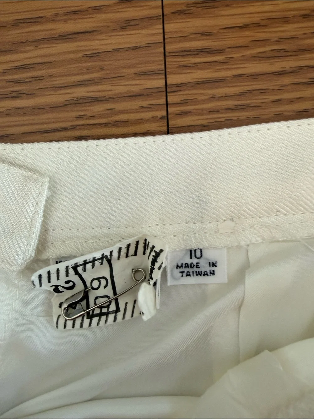 Like New Kasper ASL Red & White Window Pane Short Sleeve Jacket w White Skirt - Picture 16 of 16